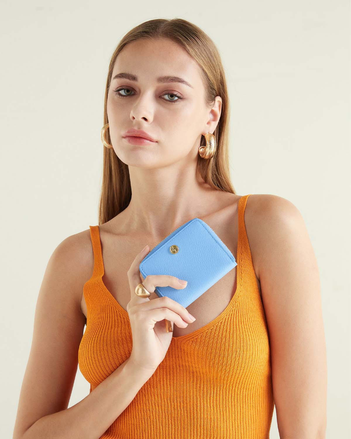 VERA Emily Zipped Wallet in Serene Blue กระเป๋าสตางค์หนังแท้ ทรงสั้น ซิปรอบ สีฟ้า