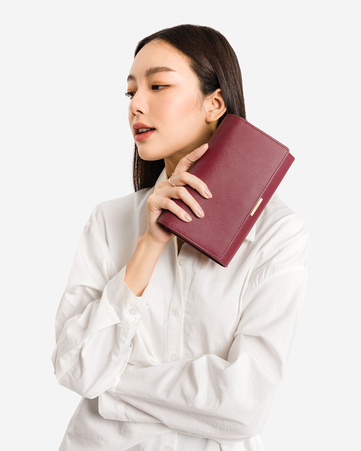 กระเป๋าสะพายข้างหนังแท้ VERA Freda Leather Wallet-on-Chain & Crossbody bag สี Winery Red