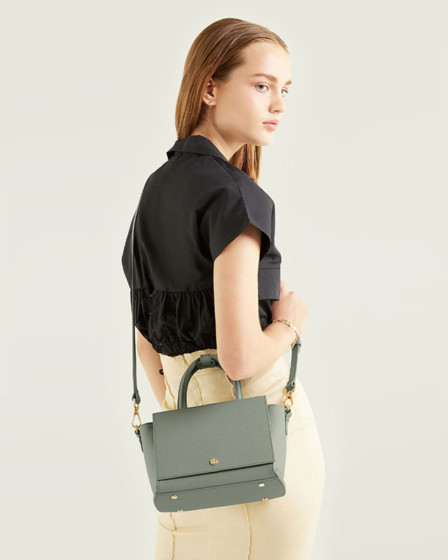 กระเป๋าถือหนังแท้ VERA Heidi Leather Handbag, ไซส์ 22 สี Sage